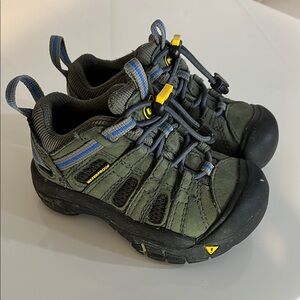 Keens Kids Hiking Shoes - Green size 8